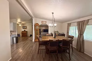 63 Rogue River Dr, Eagle Point, OR 97524 - Photo 11