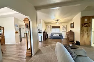 63 Rogue River Dr, Eagle Point, OR 97524 - Photo 3