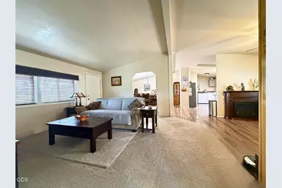 63 Rogue River Drive, Eagle Point, OR 97524 - Photo 5