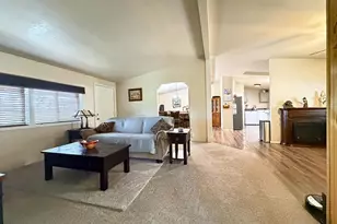 63 Rogue River Dr, Eagle Point, OR 97524 - Photo 5