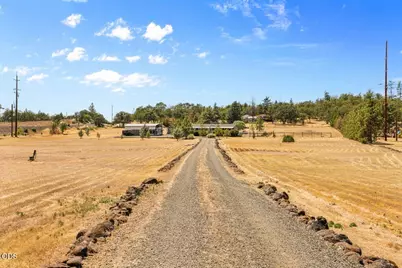 63 Rogue River Drive, Eagle Point, OR 97524 - Photo 31