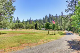 2072 E Evans Creek Rd, Rogue River, OR 97537 - Photo 5