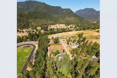 2072 E Evans Creek Road, Rogue River, OR 97537 - Photo 29