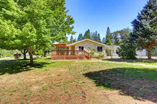 2072 E Evans Creek Rd, Rogue River, OR 97537 - Photo 3