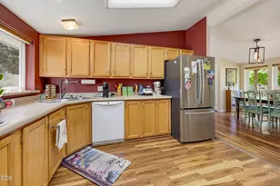 2072 E Evans Creek Rd, Rogue River, OR 97537 - Photo 11