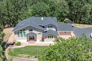 712 Colleen Ct, Grants Pass, OR 97527 - Photo 3