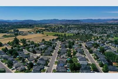 499 Ridgeway Avenue, Central Point, OR 97502 - Photo 35