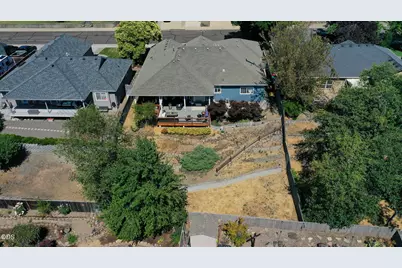 499 Ridgeway Avenue, Central Point, OR 97502 - Photo 37