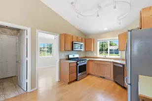 2541 NW 15th St, Redmond, OR 97756 - Photo 11