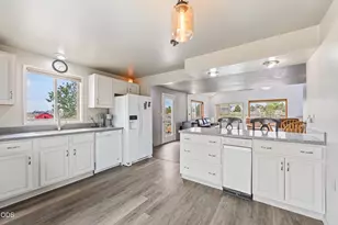 65230 94th St, Bend, OR 97703 - Photo 9