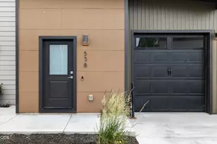 538 NW 28th, Redmond, OR 97756 - Photo 3