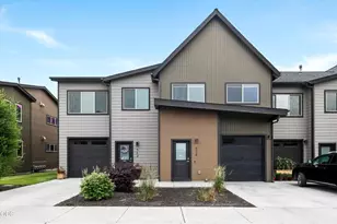 538 NW 28th, Redmond, OR 97756 - Photo 1