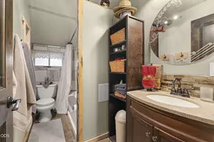 615 NW Ogden Ave, Bend, OR 97703 - Photo 19