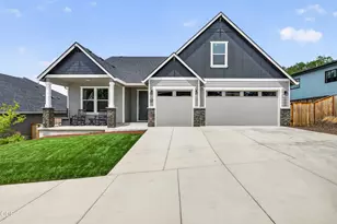 327 Arrowhead Trail, Eagle Point, OR 97524 - Photo 1