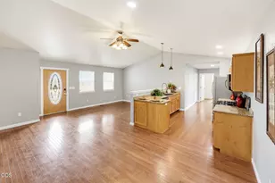 3643 Amelia Way, White City, OR 97503 - Photo 3