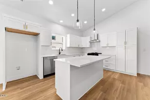 467 Arnos St, Talent, OR 97540 - Photo 5