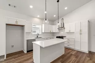 467 Arnos St, Talent, OR 97540 - Photo 5