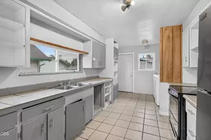 625 W Jackson St, Medford, OR 97501 - Photo 7