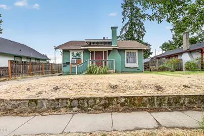 625 W Jackson Street, Medford, OR 97501 - Photo 1