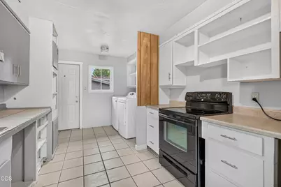 625 W Jackson Street, Medford, OR 97501 - Photo 5