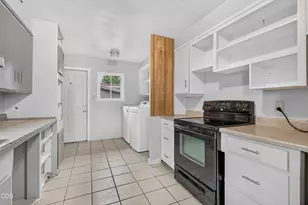 625 W Jackson St, Medford, OR 97501 - Photo 5