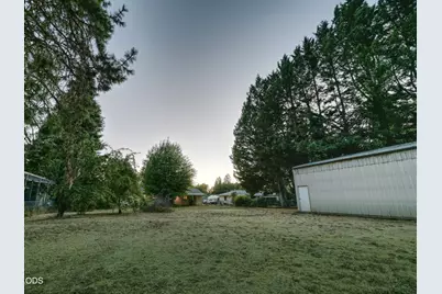 1921 Regina Way, Grants Pass, OR 97527 - Photo 23