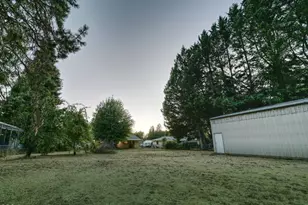 1921 Regina Way, Grants Pass, OR 97527 - Photo 23
