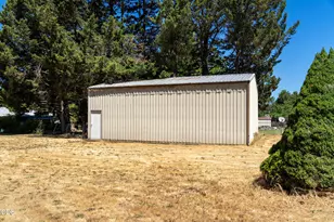 1921 Regina Way, Grants Pass, OR 97527 - Photo 25