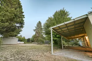 1921 Regina Way, Grants Pass, OR 97527 - Photo 23