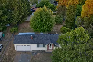1921 Regina Way, Grants Pass, OR 97527 - Photo 29