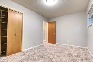 1921 Regina Way, Grants Pass, OR 97527 - Photo 11