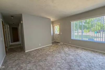 1921 Regina Way, Grants Pass, OR 97527 - Photo 3