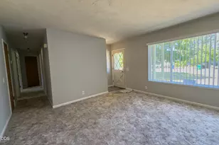 1921 Regina Way, Grants Pass, OR 97527 - Photo 3