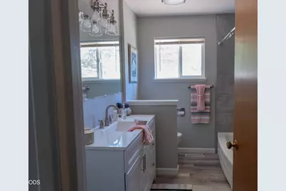 1921 Regina Way, Grants Pass, OR 97527 - Photo 15