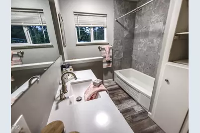 1921 Regina Way, Grants Pass, OR 97527 - Photo 5