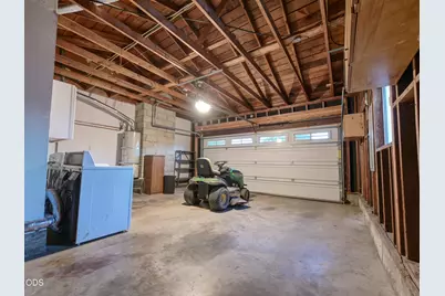 1921 Regina Way, Grants Pass, OR 97527 - Photo 17