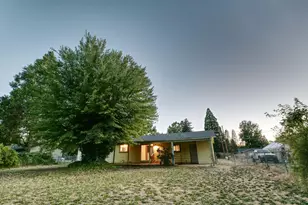 1921 Regina Way, Grants Pass, OR 97527 - Photo 25