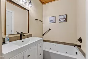 2284 Northwest 13th St, Redmond, OR 97756 - Photo 45