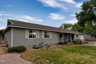 2284 Northwest 13th St, Redmond, OR 97756 - Photo 3