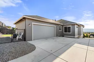 523 W La Strada Circle, Medford, OR 97504 - Photo 13