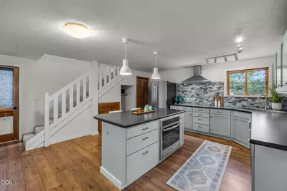 636 NE Irving Avenue, Bend, OR 97701 - Photo 9