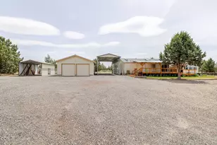 8664 SW Sisters View Pl, Terrebonne, OR 97760 - Photo 5