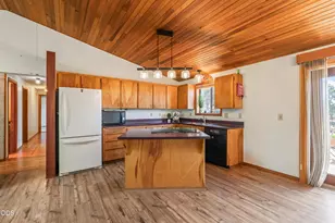 64543 McGrath Rd, Bend, OR 97701 - Photo 9