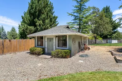 155 Kingsgate Way, Grants Pass, OR 97527 - Photo 5