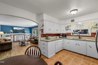 1036 SW 13th Street, Redmond, OR 97756 - Photo 9