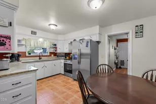 1036 SW 13th St, Redmond, OR 97756 - Photo 11