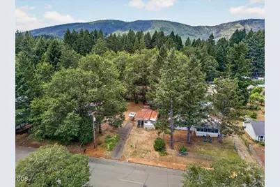 126 S Kerby Avenue, Cave Junction, OR 97523 - Photo 21