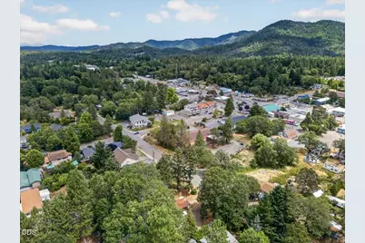 126 S Kerby Avenue, Cave Junction, OR 97523 - Photo 23