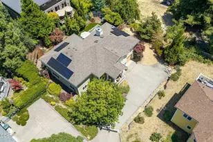 425 Merrill Cir, Ashland, OR 97520 - Photo 3