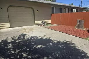 728 SW I St, Grants Pass, OR 97526 - Photo 11